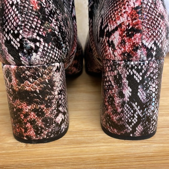 🐍 SUGAR // Rainbow Multi Faux Snake Skin Side Zip  Booties Size 8 - Picture 7 of 14